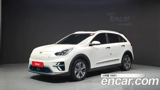 KIA NIRO 2021 — 145 608 км, белый, Корея — под ключ — фото 1