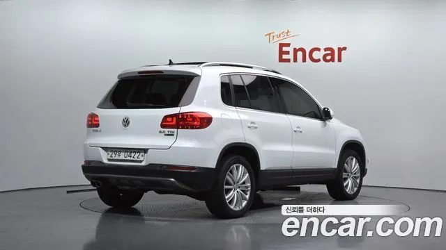 VOLKSWAGEN TIGUAN 2016 — 163 437 км, белый, Корея — под ключ — фото 2