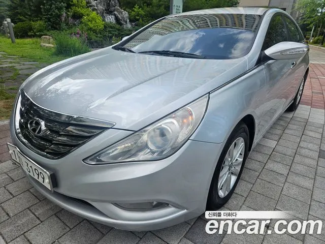 HYUNDAI SONATA 2010 — 121 000 км, серебристый, Корея — под ключ — фото 1