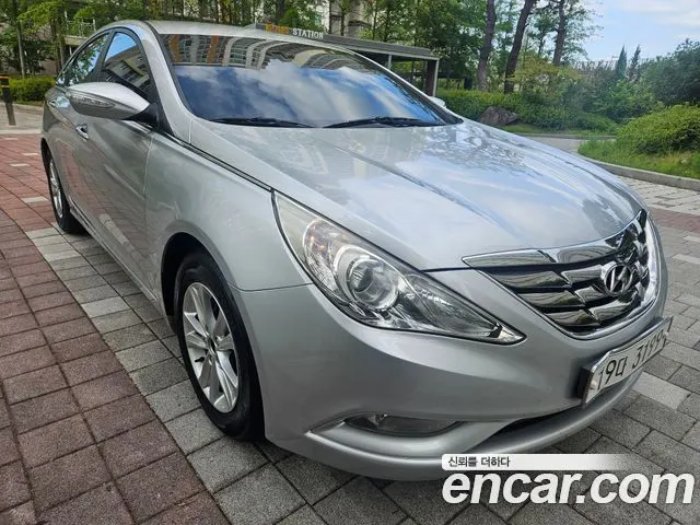 HYUNDAI SONATA 2010 — 121 000 км, серебристый, Корея — под ключ — фото 3