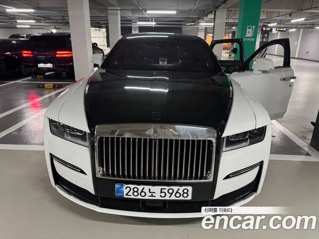 ROLLS-ROYCE GHOST 2023 — 25 100 км, белый, Корея — под ключ — фото 1