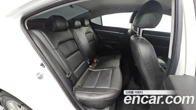 HYUNDAI AVANTE 2019 — 135 194 км, белый, Корея — под ключ — фото 11