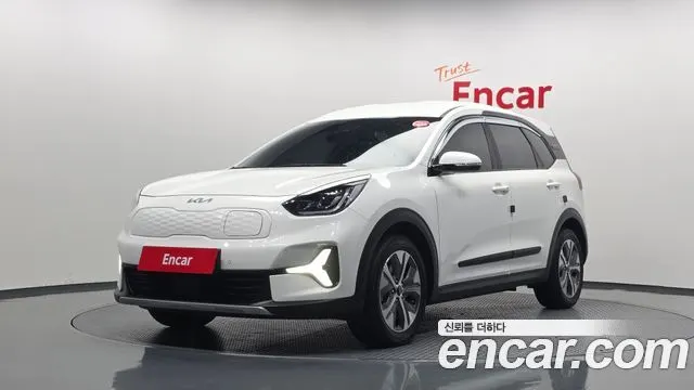 KIA NIRO PLUS 2023 — 67 863 км, белый, Корея — под ключ — фото 1