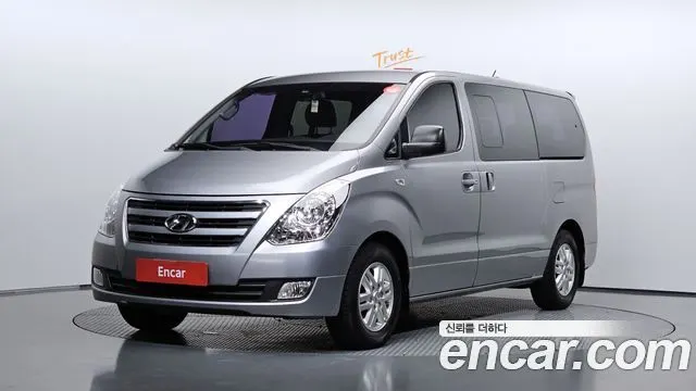 HYUNDAI GRAND STAREX 2016 — 53 059 км, серебристый, Корея — под ключ — фото 1