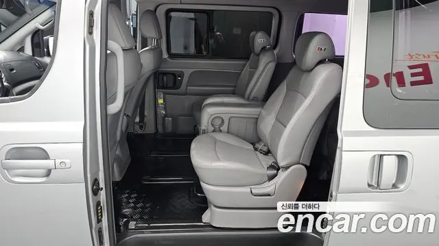 HYUNDAI GRAND STAREX 2016 — 53 059 км, серебристый, Корея — под ключ — фото 12