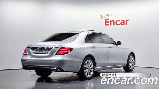 MERCEDES-BENZ E-CLASS W213 2018 — 140 532 км, серебристый, Корея — под ключ — фото 2