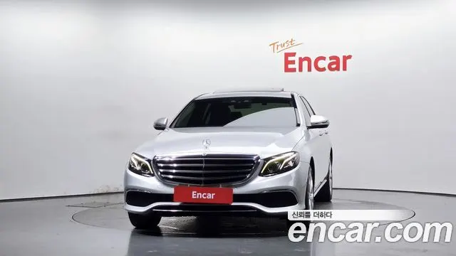 MERCEDES-BENZ E-CLASS W213 2018 — 140 532 км, серебристый, Корея — под ключ — фото 3