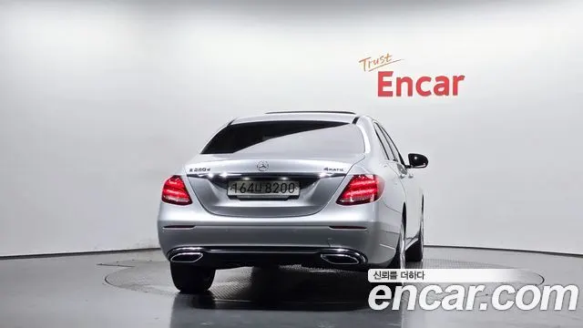 MERCEDES-BENZ E-CLASS W213 2018 — 140 532 км, серебристый, Корея — под ключ — фото 4