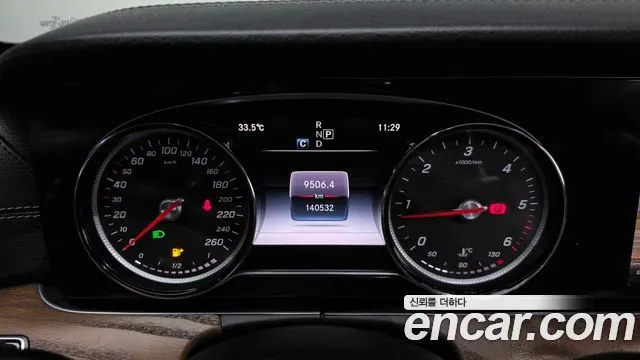 MERCEDES-BENZ E-CLASS W213 2018 — 140 532 км, серебристый, Корея — под ключ — фото 8