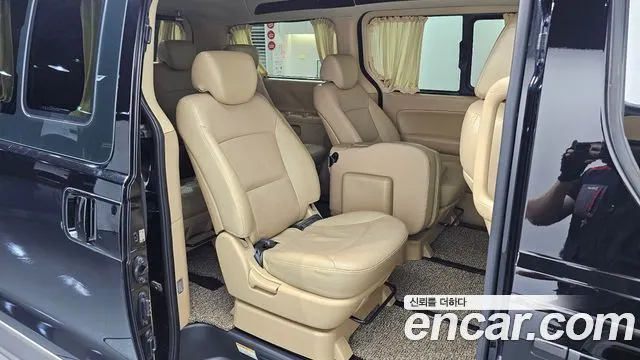 HYUNDAI GRAND STAREX 2017 — 148 317 км, чёрный, Корея — под ключ — фото 11
