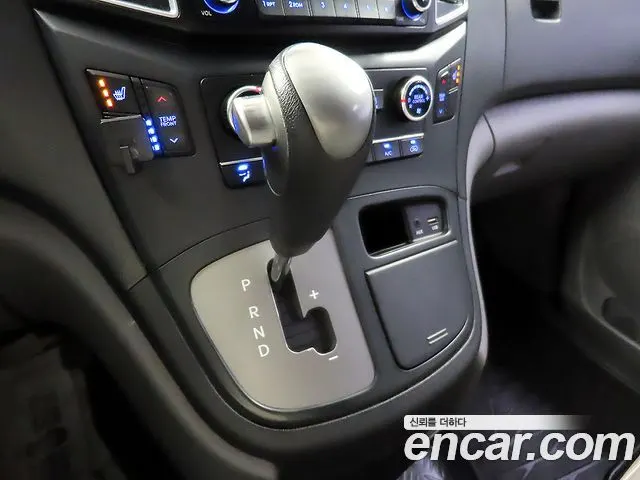HYUNDAI GRAND STAREX 2016 — 161 653 км, серебристый, Корея — под ключ — фото 9
