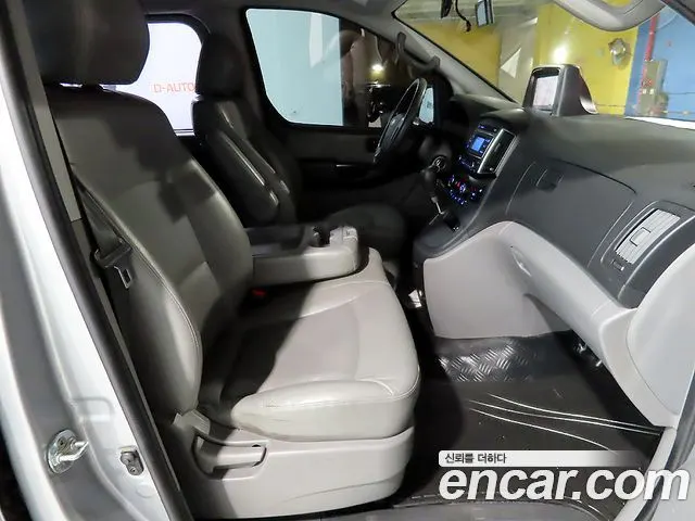 HYUNDAI GRAND STAREX 2016 — 161 653 км, серебристый, Корея — под ключ — фото 10