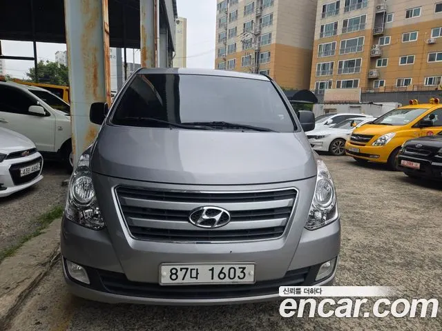 HYUNDAI GRAND STAREX 2018 — 100 600 км, серебристо-серый, Корея — под ключ — фото 1