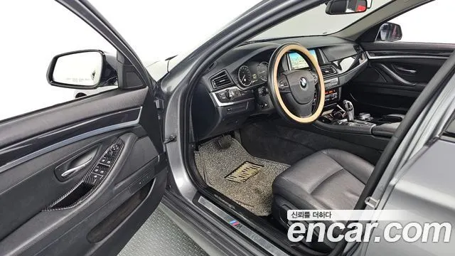 BMW 5 SERIES 2016 — 117 432 км, серебристо-серый, Корея — под ключ — фото 11
