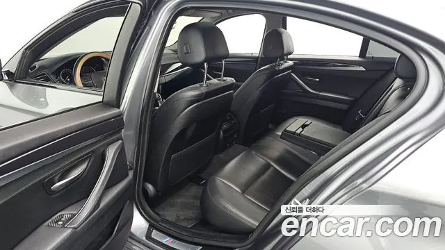 BMW 5 SERIES 2016 — 117 432 км, серебристо-серый, Корея — под ключ — фото 12