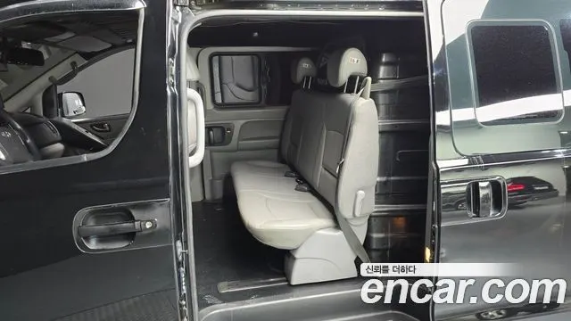 HYUNDAI GRAND STAREX 2017 — 203 227 км, чёрный, Корея — под ключ — фото 11