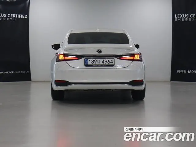 LEXUS ES300H 2026 — 4 563 км, белый-перламутр, Корея — под ключ — фото 4