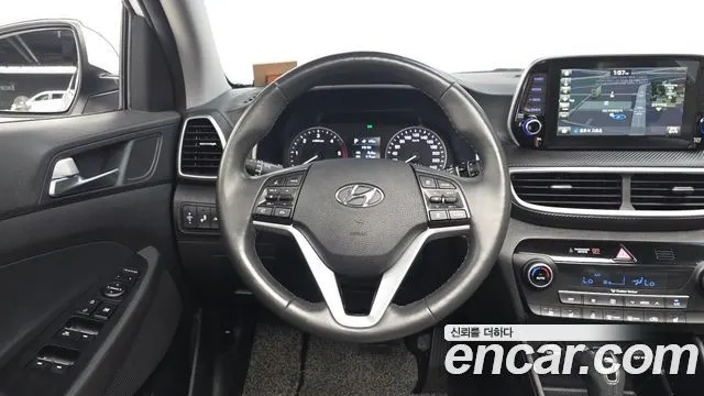 HYUNDAI TUCSON 2019 — 126 115 км, белый, Корея — под ключ — фото 12