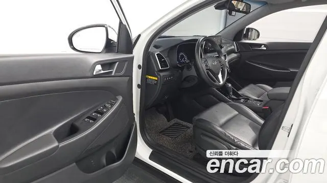 HYUNDAI TUCSON 2019 — 126 115 км, белый, Корея — под ключ — фото 10
