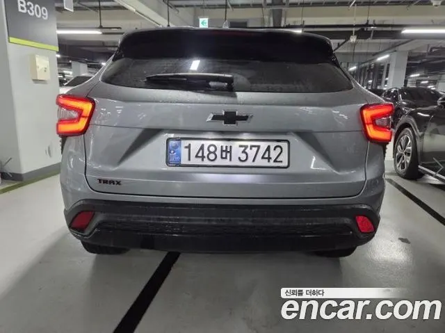 CHEVROLET TRAX CROSSOVER 2025 — 40 049 км, серебристо-серый, Корея — под ключ — фото 2