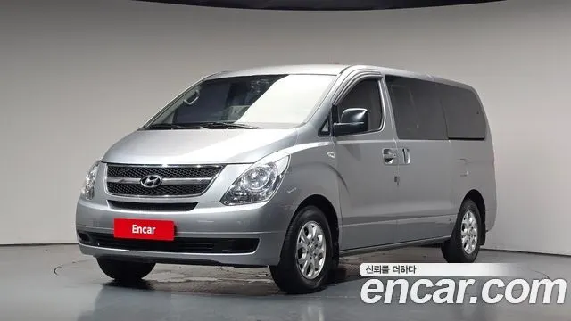 HYUNDAI GRAND STAREX 2012 — 134 001 км, серебристый, Корея — под ключ — фото 1