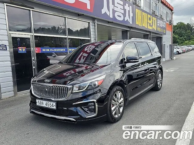 KIA CARNIVAL 2018 — 112 000 км, чёрный, Корея — под ключ — фото 1