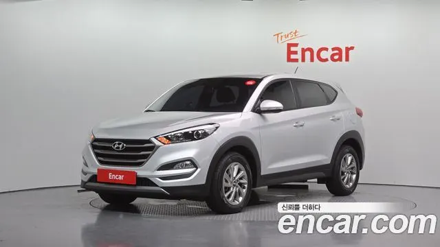 HYUNDAI TUCSON 2016 — 90 496 км, серебристый, Корея — под ключ — фото 1