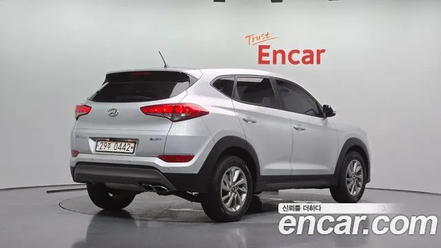 HYUNDAI TUCSON 2016 — 90 496 км, серебристый, Корея — под ключ — фото 2