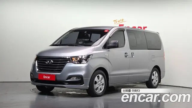 HYUNDAI GRAND STAREX 2019 — 29 449 км, серебристо-серый, Корея — под ключ — фото 1