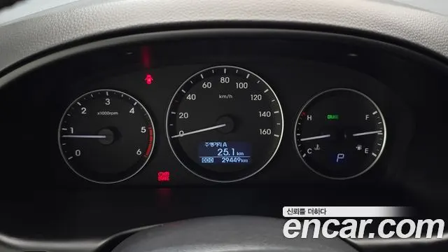 HYUNDAI GRAND STAREX 2019 — 29 449 км, серебристо-серый, Корея — под ключ — фото 8