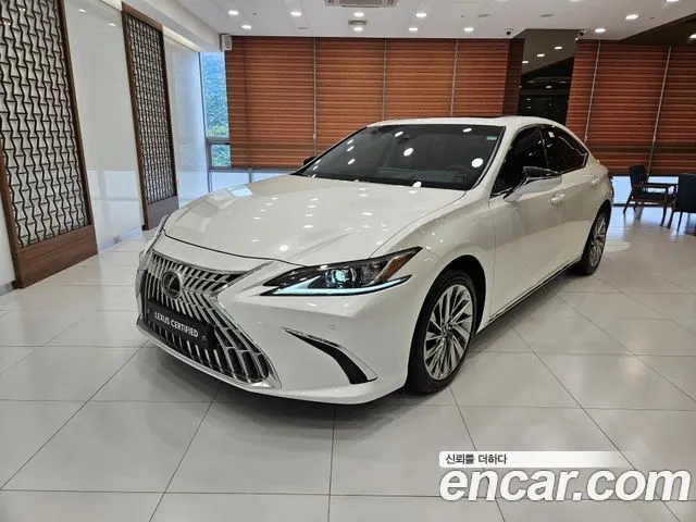 LEXUS ES300H 2026 — 5 234 км, белый-перламутр, Корея — под ключ — фото 1