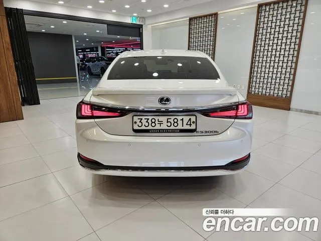 LEXUS ES300H 2026 — 5 234 км, белый-перламутр, Корея — под ключ — фото 4