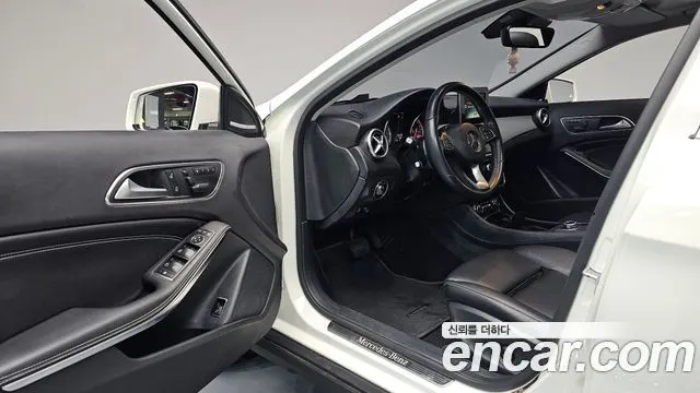 MERCEDES-BENZ GLA-CLASS X156 2017 — 94 139 км, белый, Корея — под ключ — фото 10