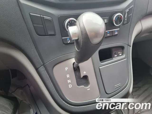 HYUNDAI GRAND STAREX 2019 — 149 083 км, серебристо-серый, Корея — под ключ — фото 9