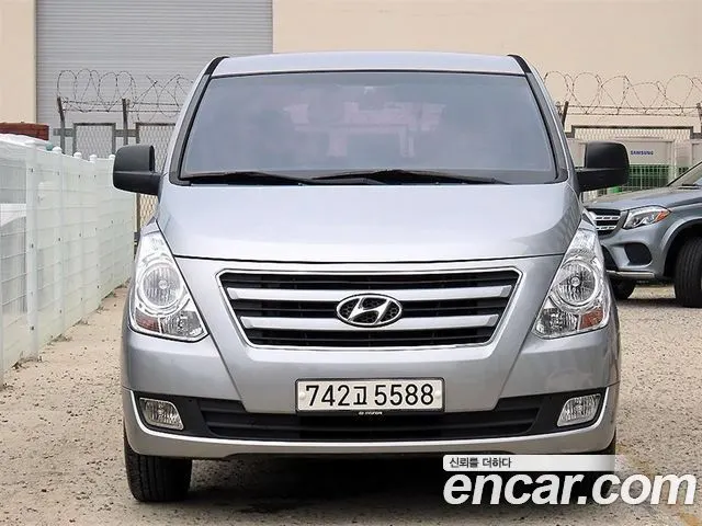 HYUNDAI GRAND STAREX 2017 — 75 795 км, серебристо-серый, Корея — под ключ — фото 1