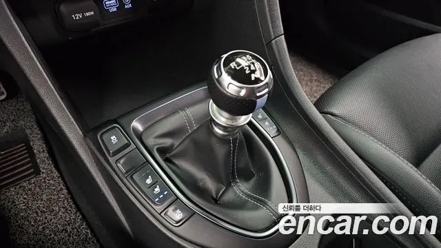 HYUNDAI VELOSTER 2019 — 89 591 км, голубой, Корея — под ключ — фото 9