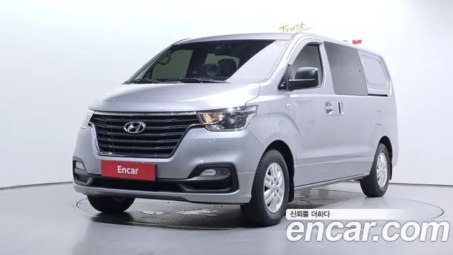 HYUNDAI GRAND STAREX 2021 — 34 330 км, серебристо-серый, Корея — под ключ — фото 1
