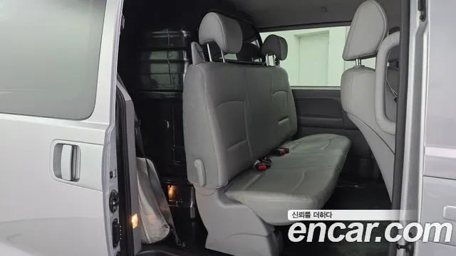 HYUNDAI GRAND STAREX 2021 — 34 330 км, серебристо-серый, Корея — под ключ — фото 12
