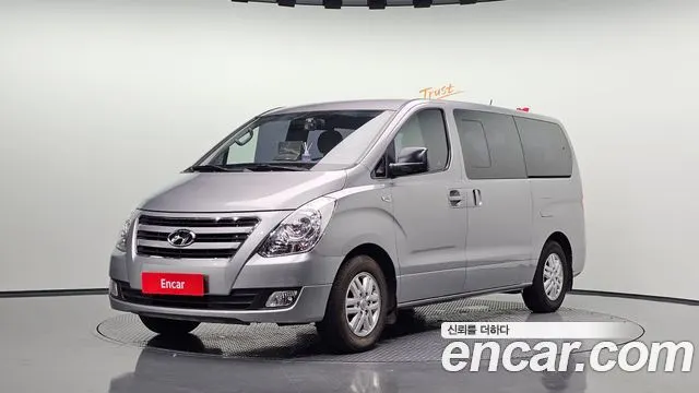 HYUNDAI GRAND STAREX 2017 — 174 485 км, серебристый, Корея — под ключ — фото 1