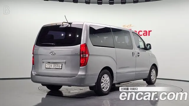 HYUNDAI GRAND STAREX 2017 — 174 485 км, серебристый, Корея — под ключ — фото 2