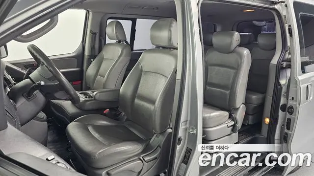 HYUNDAI GRAND STAREX 2017 — 174 485 км, серебристый, Корея — под ключ — фото 10