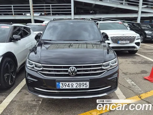 VOLKSWAGEN TIGUAN 2024 — 25 308 км, чёрный, Корея — под ключ — фото 10