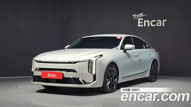 KIA K8 HYBRID 2025 — 60 620 км, белый-перламутр, Корея — под ключ — фото 1