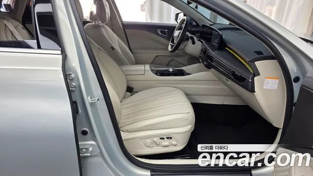 KIA K8 HYBRID 2025 — 60 620 км, белый-перламутр, Корея — под ключ — фото 11