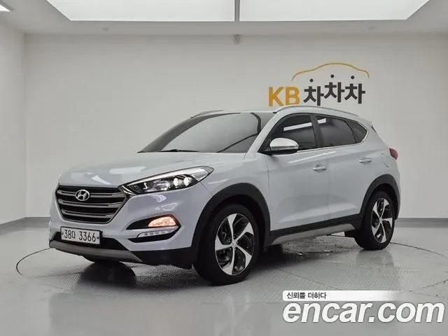 HYUNDAI TUCSON 2018 — 184 763 км, белый, Корея — под ключ — фото 1