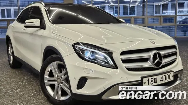 MERCEDES-BENZ GLA-CLASS X156 2015 — 32 483 км, белый-перламутр, Корея — под ключ — фото 1
