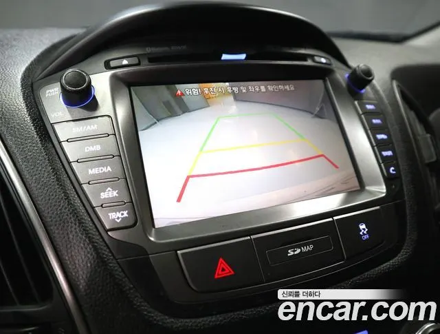 HYUNDAI TUCSON 2015 — 120 115 км, белый, Корея — под ключ — фото 8