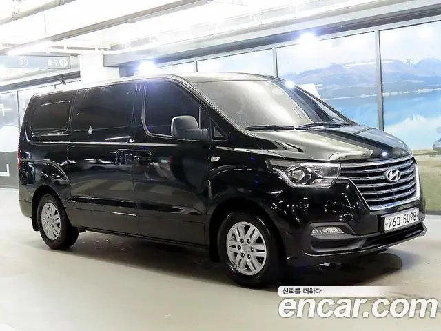 HYUNDAI GRAND STAREX 2019 — 180 000 км, чёрный, Корея — под ключ — фото 1