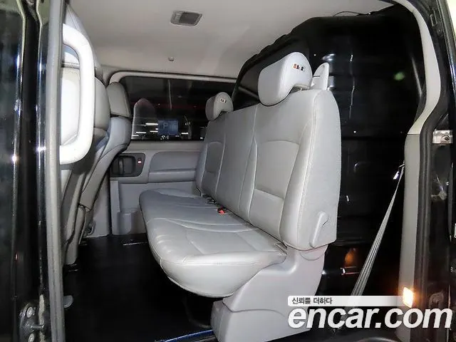HYUNDAI GRAND STAREX 2019 — 180 000 км, чёрный, Корея — под ключ — фото 7