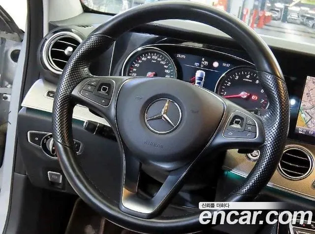 MERCEDES-BENZ E-CLASS W213 2017 — 46 733 км, серебристый, Корея — под ключ — фото 8